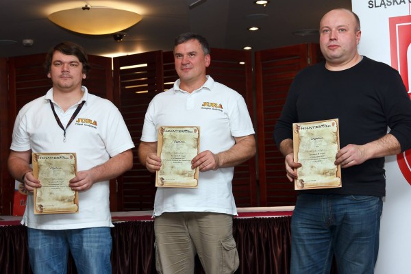 Zwycięzcy zawodów nHFT rozegranych zwyczajowo w&nbsp;trakcie Zlotu w&nbsp;Pyskowicach<br>Od lewej: Paweł Grabowski (2 miejsce), Grzegorz Grabowski (1. miejsce), Tomasz Klimunt (3. miejsce)